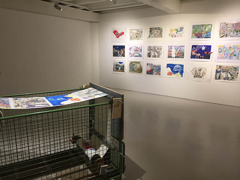 Vue de l'exposition "La bonne poire troublant trou noir" à la Ferme de la Chapelle