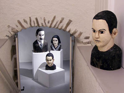 Sculptures de Clarence Stiernet, vue de l'exposition "Icônes" à la Ferme de la Chapelle