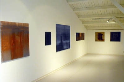 Peintures de Léonard Félix, vue de l'exposition "Traces" à la Ferme de la Chapelle