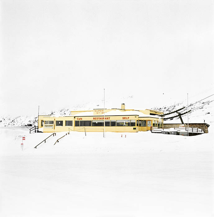 Photographie de François Schaer " Jour blanc", vue de l'exposition "Reliefs" à la Ferme de la Chapelle