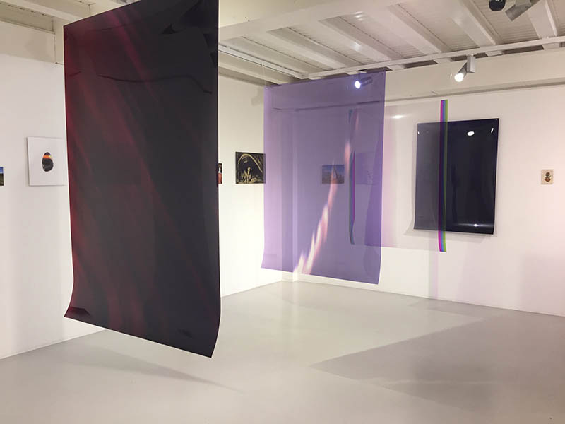 Vue de l'exposition "Fragments d'ailleurs" à la Ferme de la Chapelle