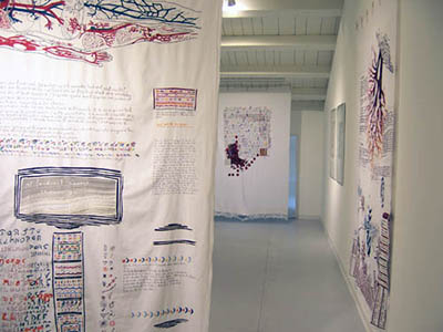 Vue de l'exposition "Visions scripturales" à la Ferme de la Chapelle