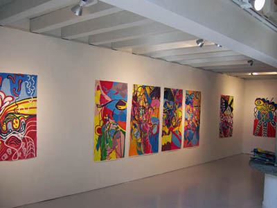 Peintures de Pascale Castella, vue de l'exposition "Frontières oniriques" à la Ferme de la Chapelle