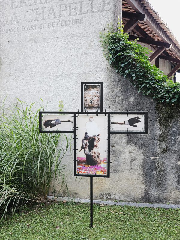Installation de Charlotte Krieger "Urs", vue de l'exposition "Challenger" à la Ferme de la Chapelle