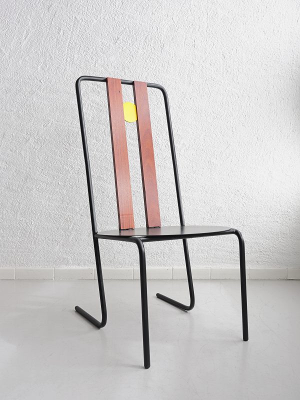 Sculpture de Jean Angelats (Atelier J&J) "Chaise 09", vue de l'exposition "Challenger" à la Ferme de la Chapelle