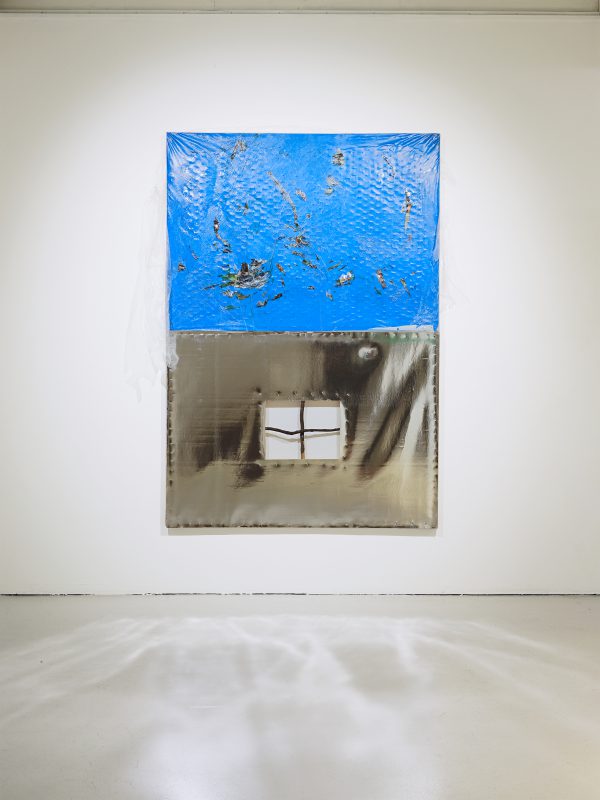 Composition de Guy Meldem "Amitié vermifuge", vue de l'exposition "Challenger" à la Ferme de la Chapelle
