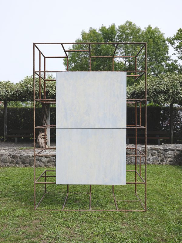 Installation de Pietro Castano "Ying Yang Twins", vue de l'exposition "Challenger" à la Ferme de la Chapelle