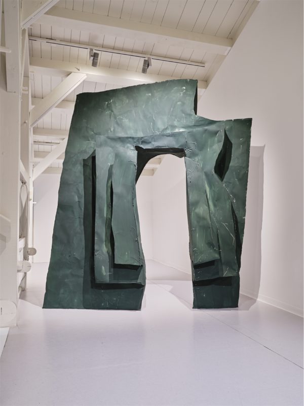 Vue de l'exposition "sie spricht nicht" de Simone Holliger à la Ferme de la Chapelle
