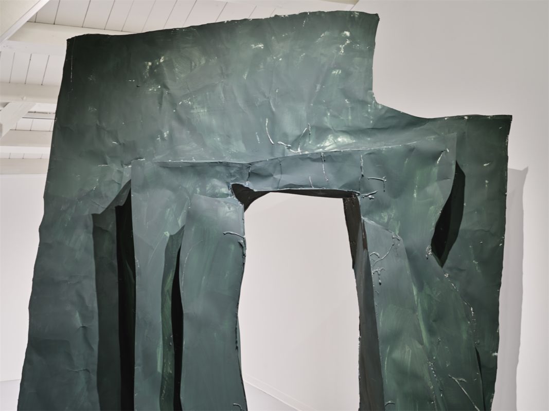 Vue de l'exposition "sie spricht nicht" de Simone Holliger à la Ferme de la Chapelle