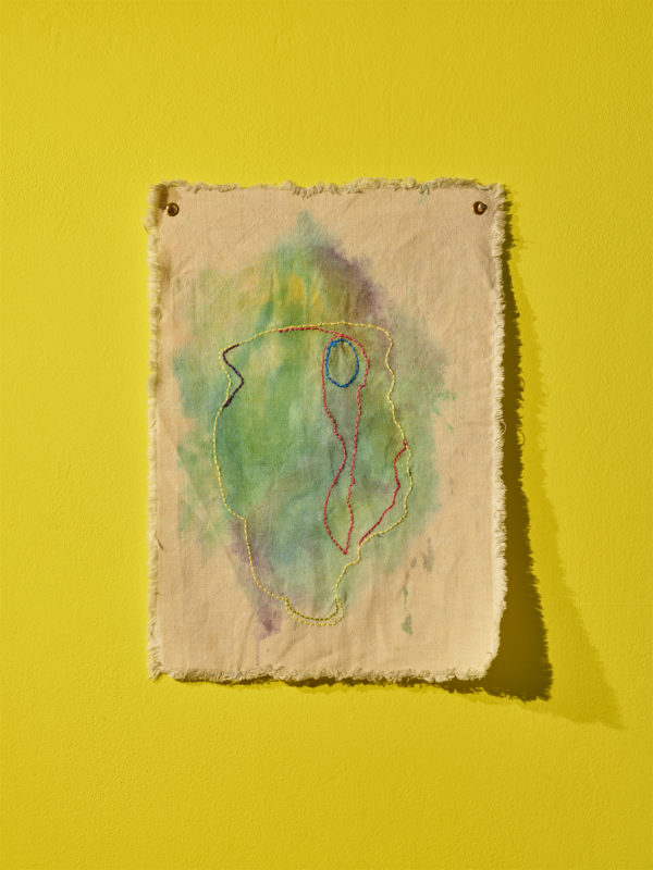 Œuvre textile de Karim Forlin "Finite Infinity", vue de l'exposition "Pétrichor" à la Ferme de la Chapelle