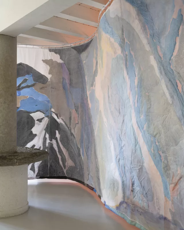 Jessica Decorvet, Paysage impossible, 2026, textiles collés sur toile de spi imprimée