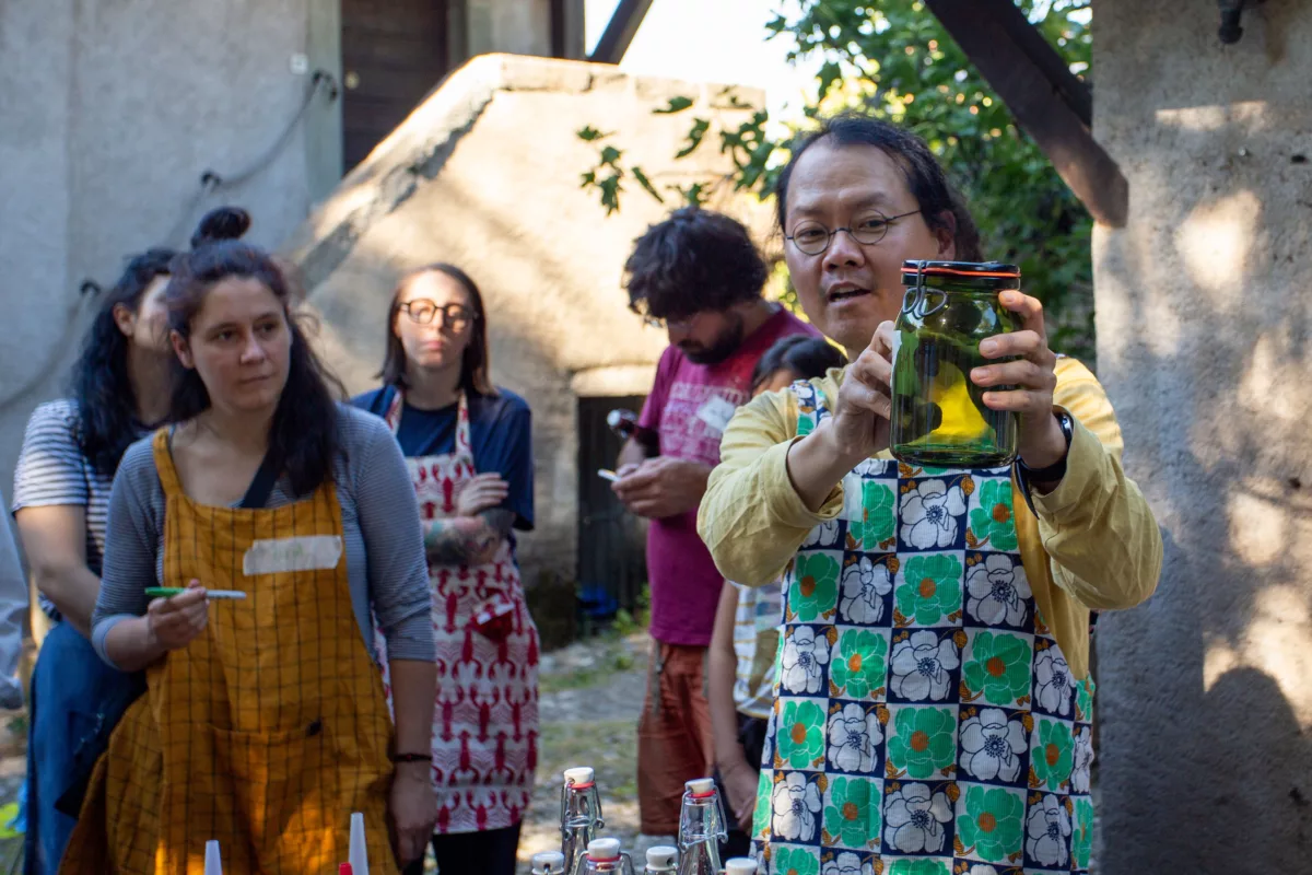 Atelier de kombucha à la Ferme de la Chapelle avec Byungseo Yoo. Photo Eva Valenzuela